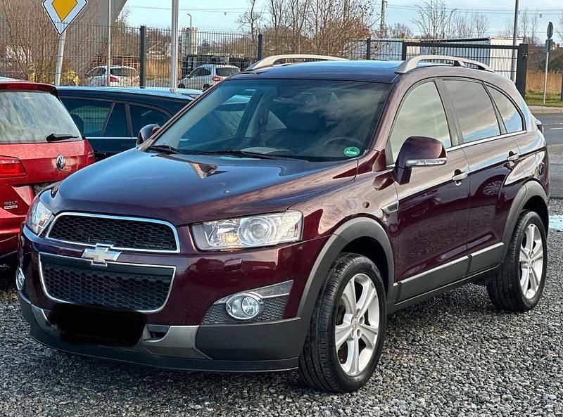 Rot Gebraucht 2011 Chevrolet Captiva SUV | 10.500 € (Etwas zu teuer) - Bild 1/4