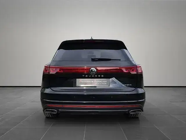 Gebraucht VW Touareg 381 PS (280 kW) 2024 Schwarz SUV