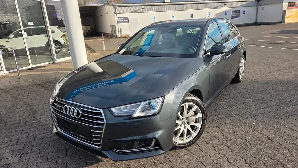 Gebraucht Audi A4 Sport 190 PS (139 kW) 2019 Grau Limousine