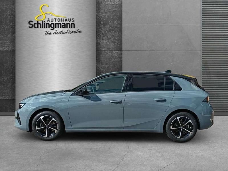 Neu Opel Astra 131 PS (96 kW) 2025 Grau (grafik grau) Limousine