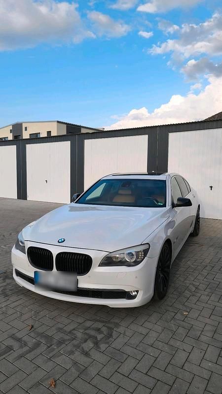 Gebraucht BMW 730 245 PS (180 kW) 2011 Weiß Limousine