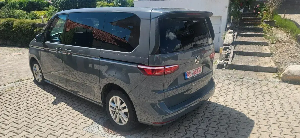 Gebraucht VW Multivan Life 218 PS (160 kW) 2022 Pure grey Van / Kleinbus