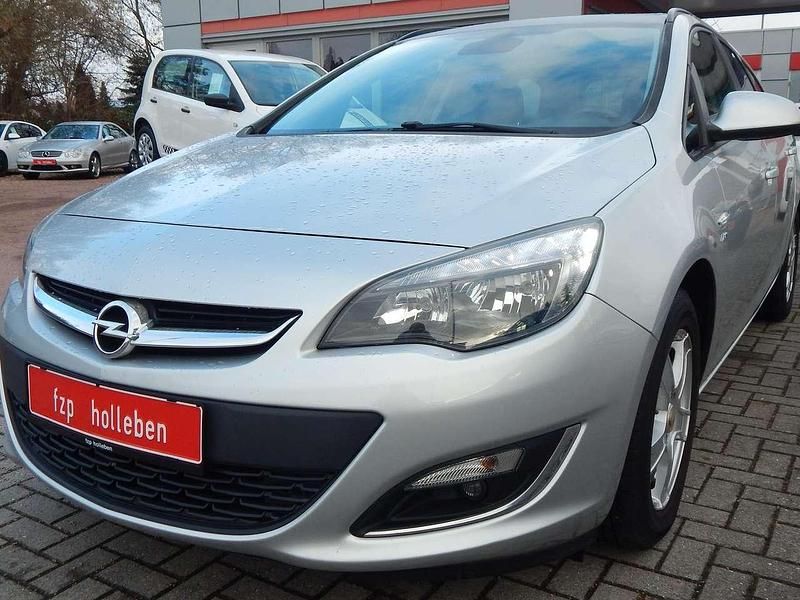 Gebraucht Opel Astra Active 140 PS (102 kW) 2013 Switchblade silver Kombi