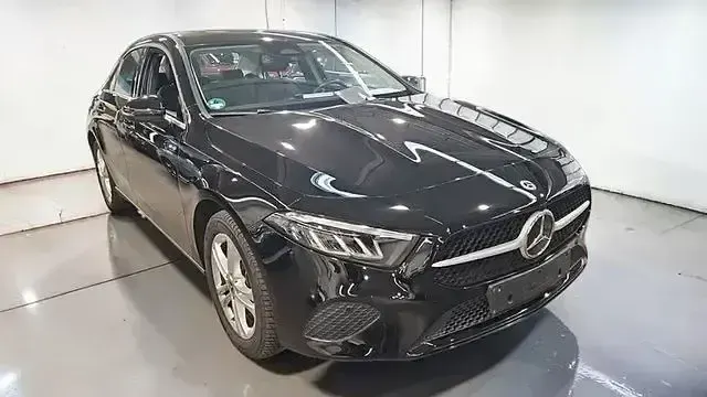 Gebraucht Mercedes A250 163 PS (119 kW) 2023 Schwarz Limousine