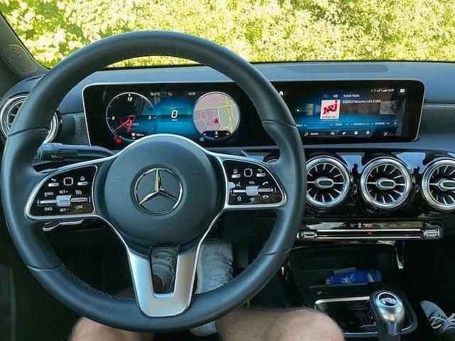 Gebraucht Mercedes A200 Progressive 163 PS (119 kW) 2019 Grau Limousine