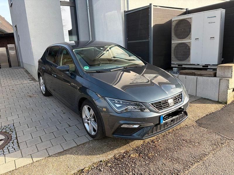 Grau Gebraucht 2019 Seat Leon FR Limousine | 12.500 € (Guter Preis) - Bild 1/4