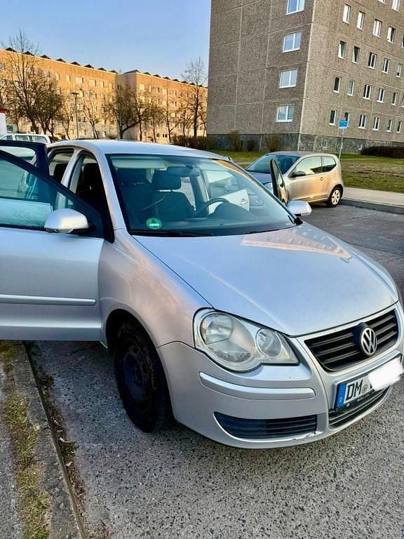 Gebraucht VW Polo Basis 64 PS (47 kW) 2005 Silber Kleinwagen