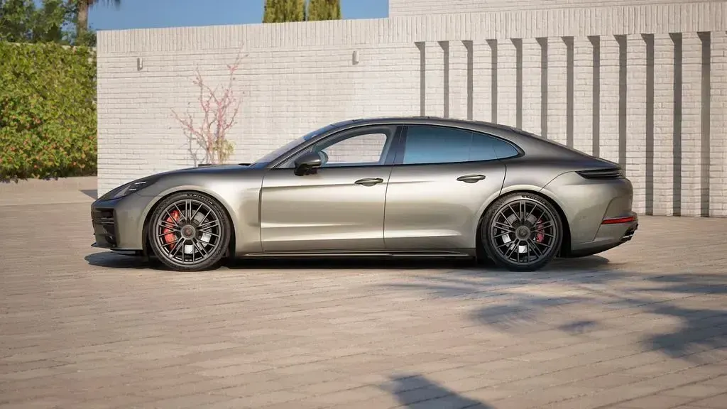 Neu Porsche Panamera GTS 500 PS (367 kW) 2026 Aventuringrünmetallic Kleinwagen