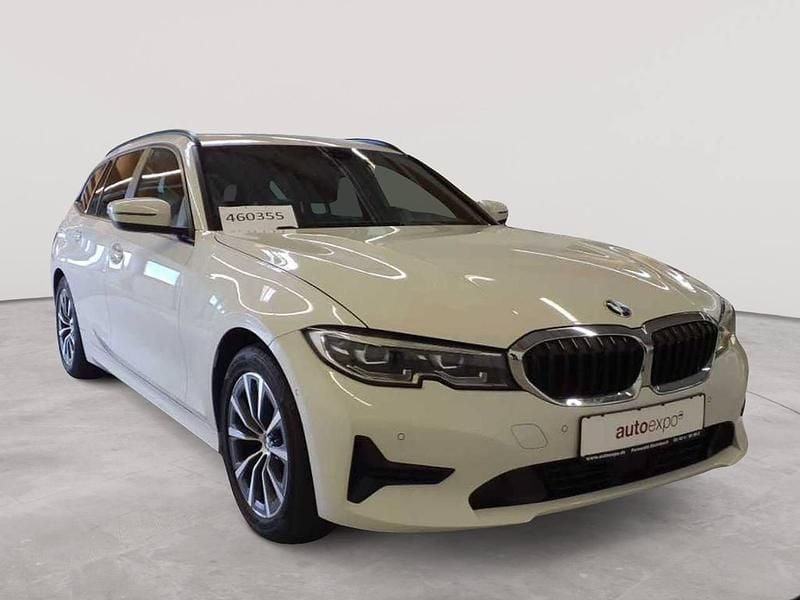 Alpinweiß Gebraucht 2022 BMW 320 Advantage Kombi | 19.790 € (Fairer Preis) - Bild 1/4