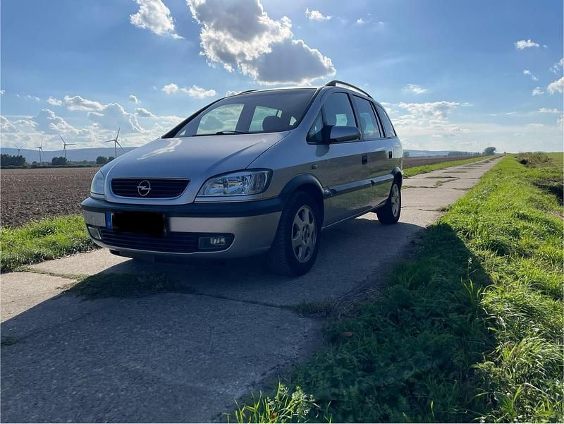 Silber Gebraucht 2000 Opel Zafira Van / Kleinbus | 1.350 € (Etwas zu teuer) - Bild 1/4