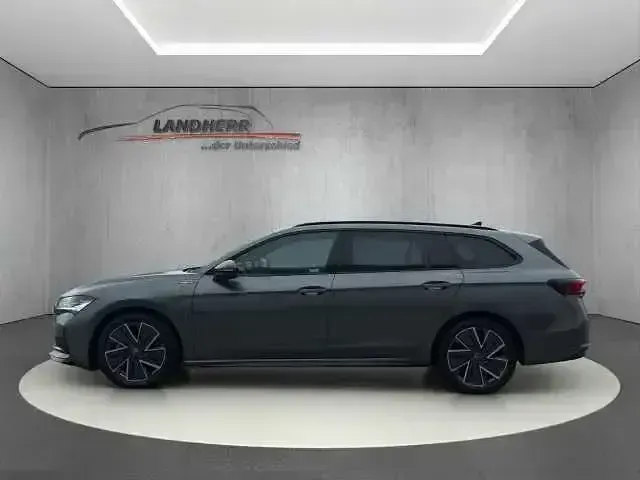 Gebraucht Skoda Superb 193 PS (141 kW) 2025 Graphite grau (metallic) Kombi