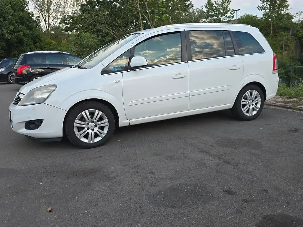 Gebraucht Opel Zafira 116 PS (85 kW) 2012 Weiß Van / Kleinbus