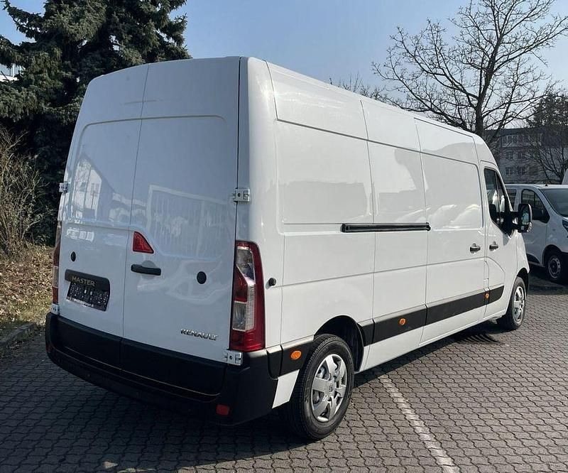 Second-hand Renault Master 170 CP (125 kW) 2019 Alb Monovolum