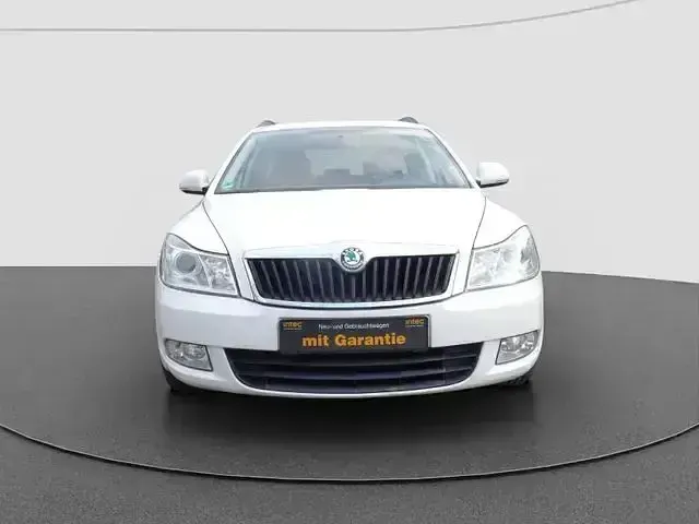 Gebraucht Skoda Octavia Family 140 PS (102 kW) 2011 Weiß Kombi