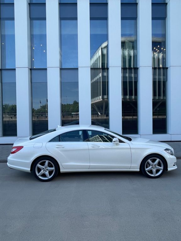 Weiß Gebraucht 2013 Mercedes CLS350 AMG Limousine | 17.400 € (Fairer Preis) - Bild 1/4