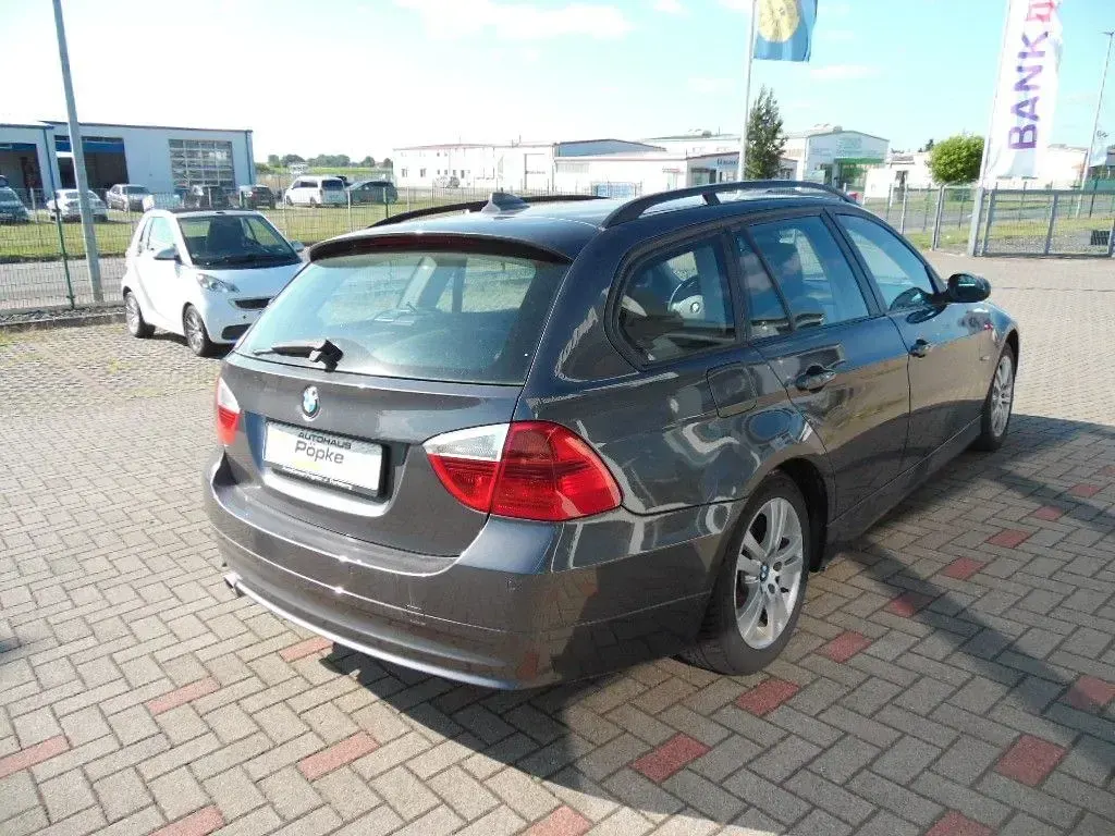 Gebraucht BMW 320 Advantage 177 PS (130 kW) 2008 Grau Kombi