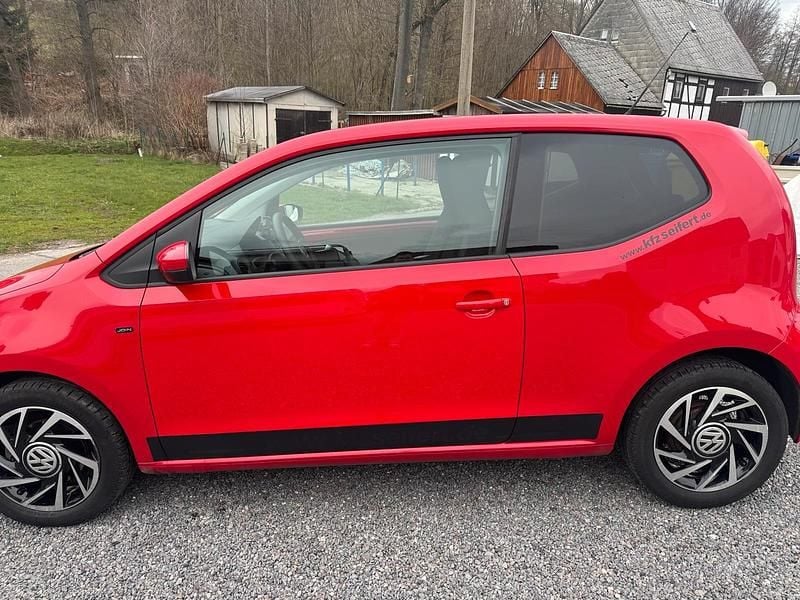 Second-hand VW up! 60 CP (44 kW) 2019 Roșu Hatchback