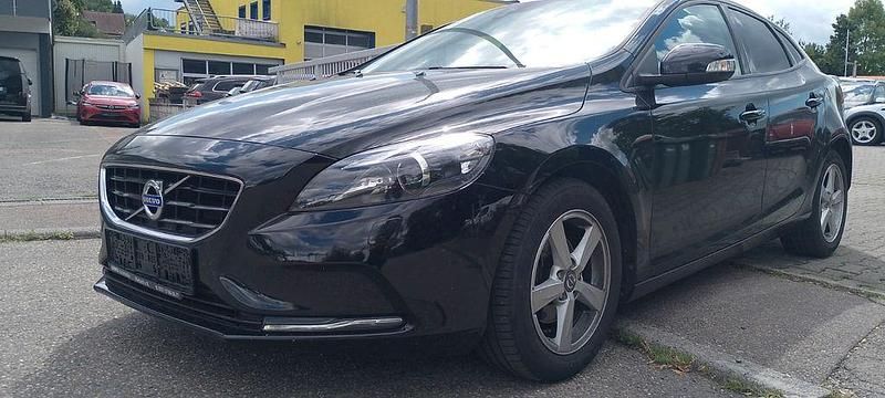 Schwarz Gebraucht 2014 Volvo V40 Momentum Kombi | 6.950 € (Superpreis) - Bild 1/4