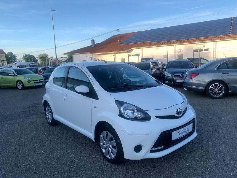 Gebraucht Toyota Aygo Cool 68 PS (50 kW) 2012 Weiß metallic Kleinwagen