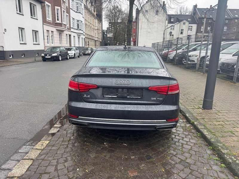 Gebraucht Audi A4 Sport 150 PS (110 kW) 2018 Grau Limousine