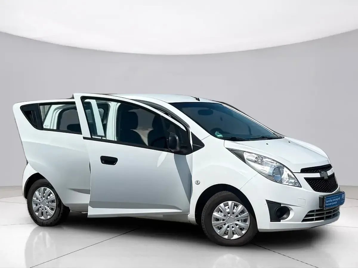 Gebraucht Chevrolet Spark 68 PS (50 kW) 2011 Weiß Kleinwagen
