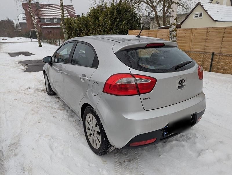 Gebraucht Kia Rio Edition 7 109 PS (80 kW) 2011 Grau Kleinwagen