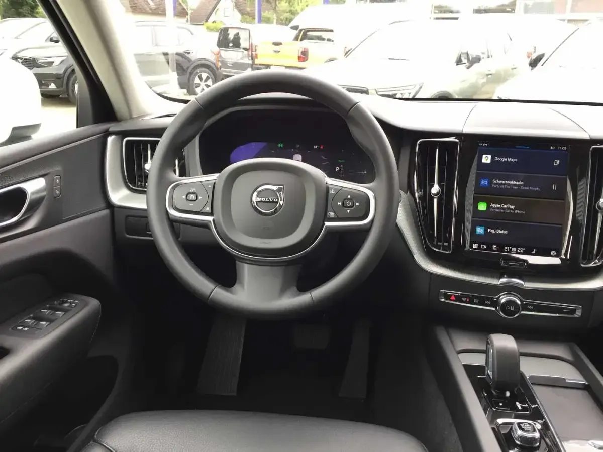 Gebraucht Volvo XC60 Plus 349 PS (256 kW) 2025 Weiß SUV