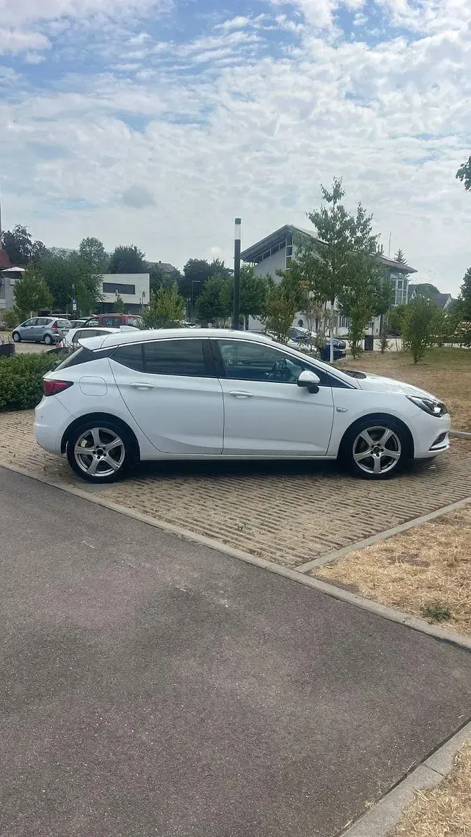 Gebraucht Opel Astra Dynamic 136 PS (100 kW) 2016 Weiß Limousine