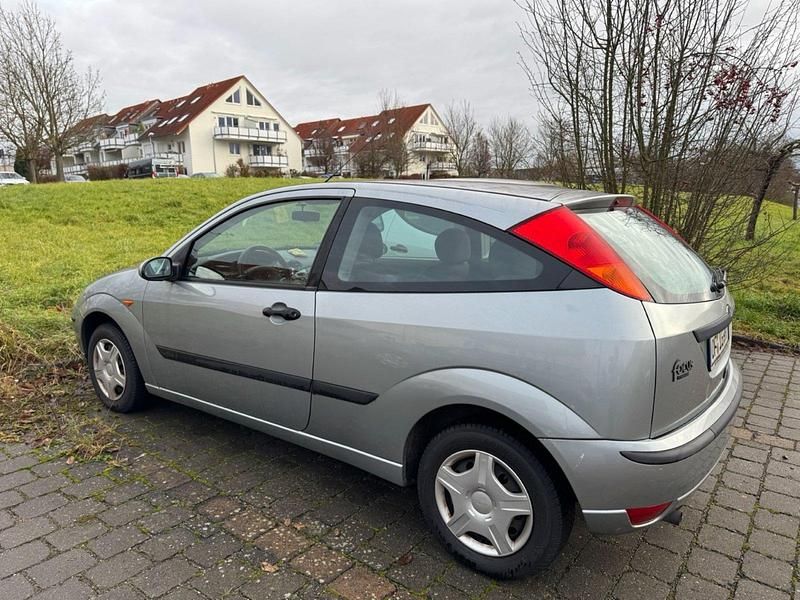 Silber Gebraucht 2001 Ford Focus Kleinwagen | 1.000 € (Guter Preis) - Bild 1/4