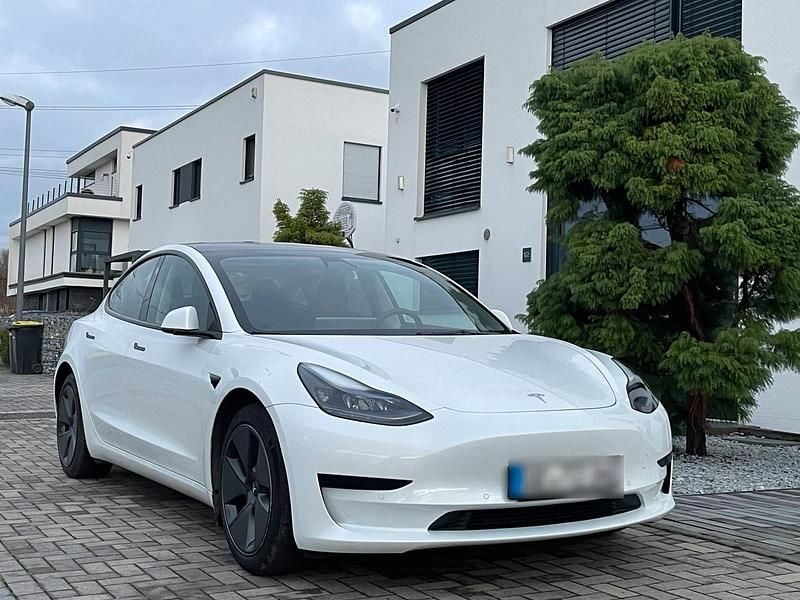 Gebraucht Tesla Model 3 Standard Range Plus 208 kW (283 PS) 2023 Weiß Limousine