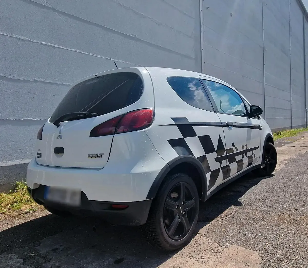Gebraucht Mitsubishi Colt 75 PS (55 kW) 2011 Weiß Kleinwagen