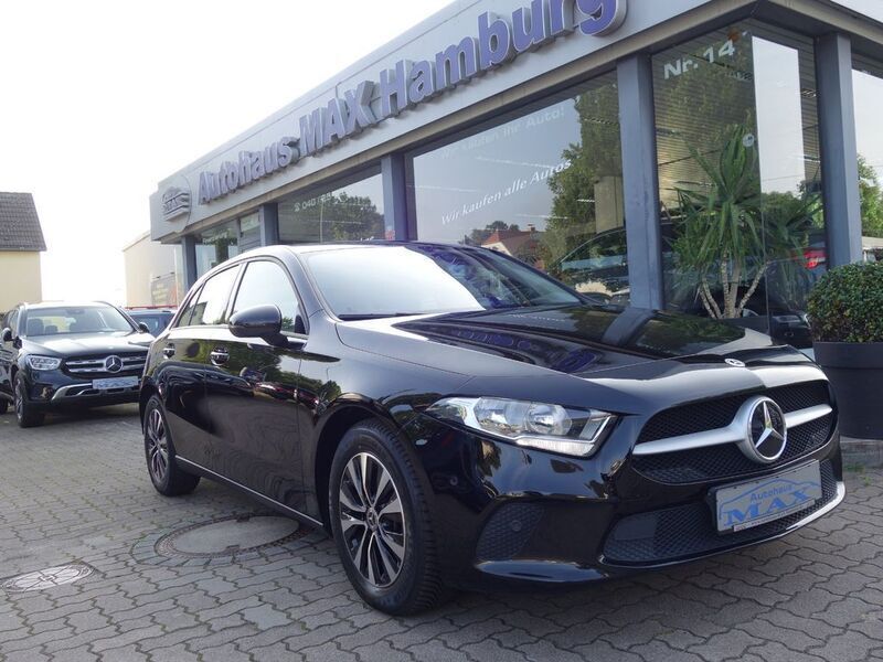 Schwarz Gebraucht 2022 Mercedes A180 Limousine | 19.999 € (Guter Preis) - Bild 1/4