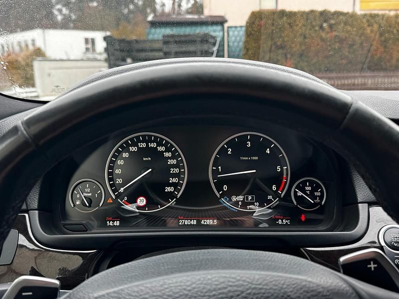 Gebraucht BMW M550 381 PS (280 kW) 2013 Weiß Limousine