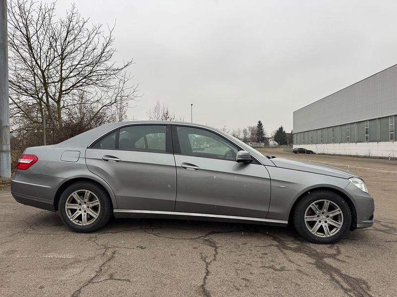 Gebraucht Mercedes E200 136 PS (100 kW) 2010 Grau Limousine