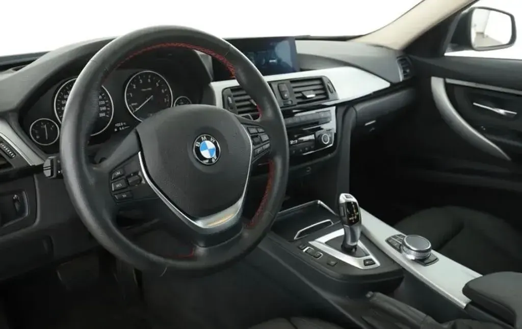 Käytetty BMW 330e iPerformance 252 HP (185 kW) 2017 Peessi Sedan