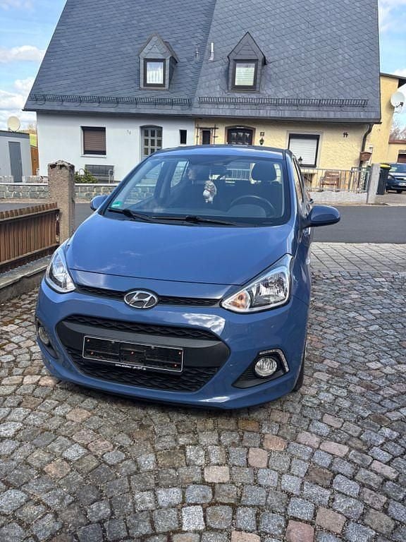 Gebraucht Hyundai i10 Edition 87 PS (63 kW) 2015 Blau Kleinwagen