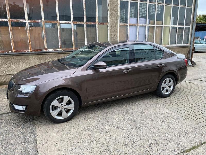 Braun Gebraucht 2013 Skoda Octavia Elegance Limousine | 8.490 € (Superpreis) - Bild 1/4