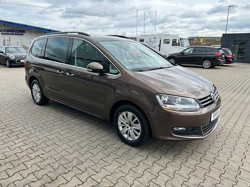 Gebraucht VW Sharan Comfortline 150 PS (110 kW) 2012 Braun Van / Kleinbus