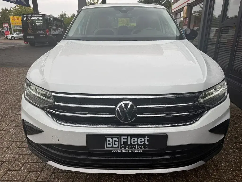 Gebraucht VW Tiguan Sport 150 PS (110 kW) 2023 Weiß SUV