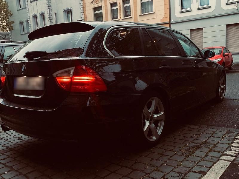 Second-hand BMW 325 218 CP (160 kW) 2008 Negru Break