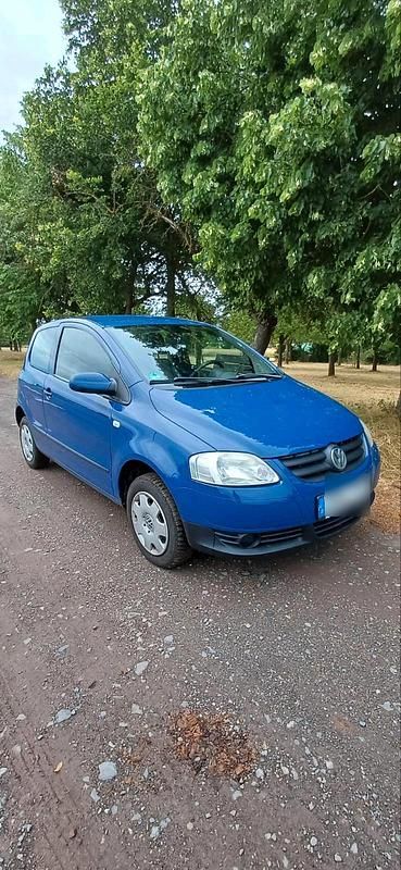 Blau Gebraucht 2005 VW Fox Kleinwagen | 2.200 € (Teuer) - Bild 1/4