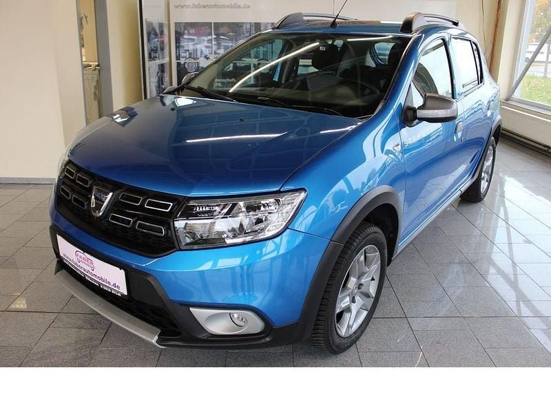 Blau Gebraucht 2020 Dacia Sandero Prestige Limousine | 12.888 € - Bild 1/4