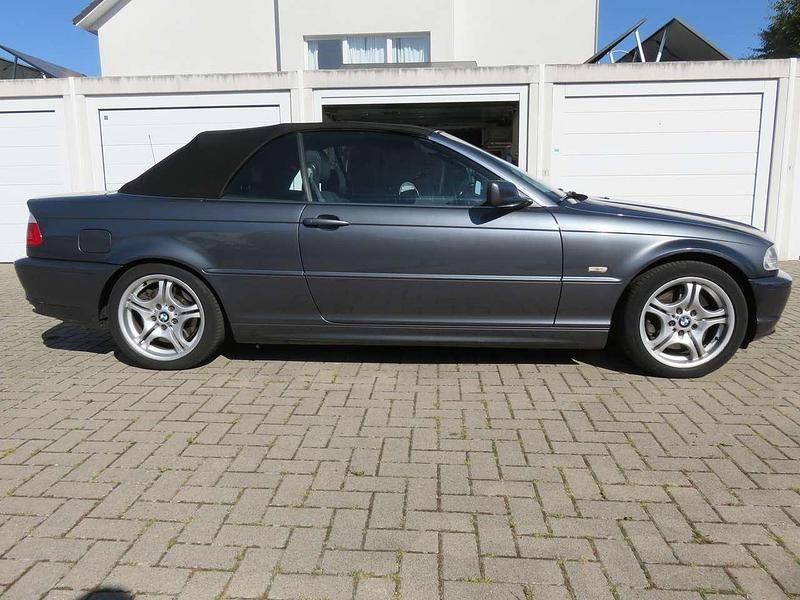 Grau Gebraucht 2002 BMW 330 Cabriolet Cabrio | 7.199 € (Superpreis) - Bild 1/4