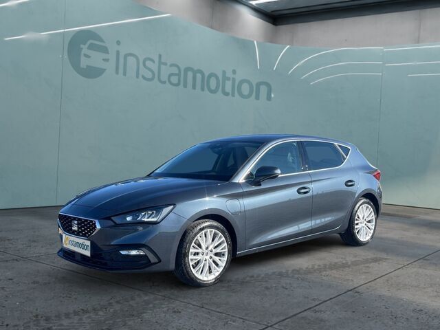 Grau Gebraucht 2022 Seat Leon XCELLENCE Limousine | 23.790 € (Fairer Preis) - Bild 1/2