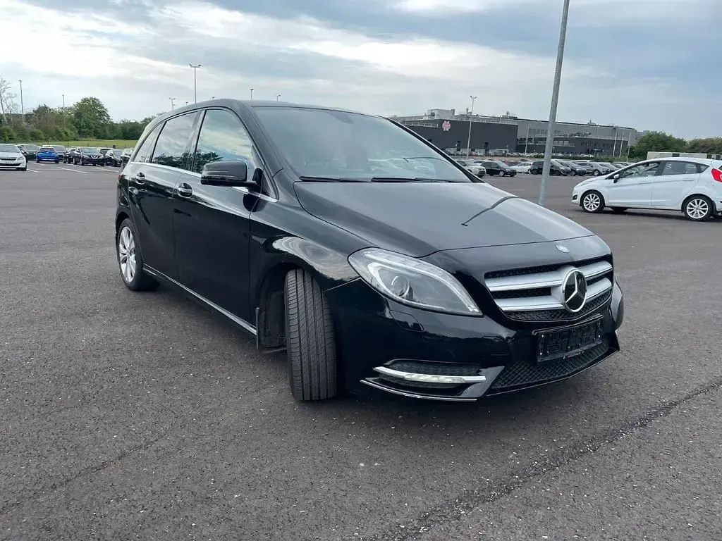 Gebraucht Mercedes B250 211 PS (155 kW) 2014 Schwarz Kleinwagen