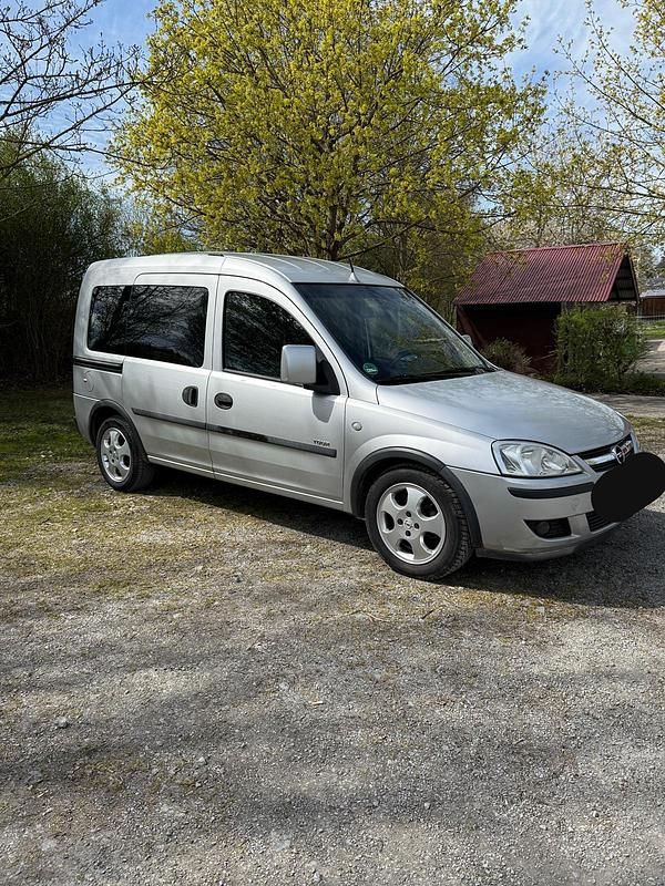 Second-hand Opel Combo 87 CP (63 kW) 2004 Argintiu Monovolum