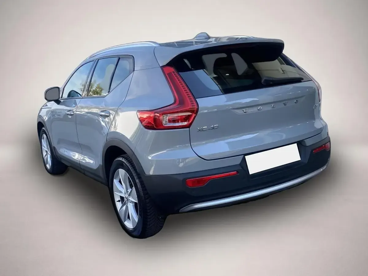 Gebraucht Volvo XC40 Core 163 PS (119 kW) 2023 Manufacturer SUV