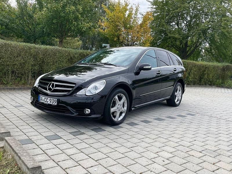 Schwarz Gebraucht 2008 Mercedes R320 Van / Kleinbus | 7.900 € (Fairer Preis) - Bild 1/4