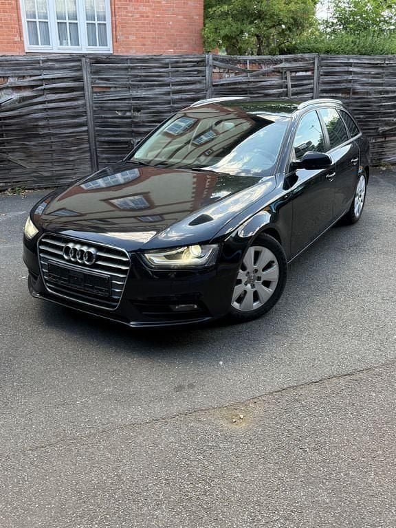 Schwarz Gebraucht 2015 Audi A4 Attraction Kombi | 10.199 € (Superpreis) - Bild 1/4