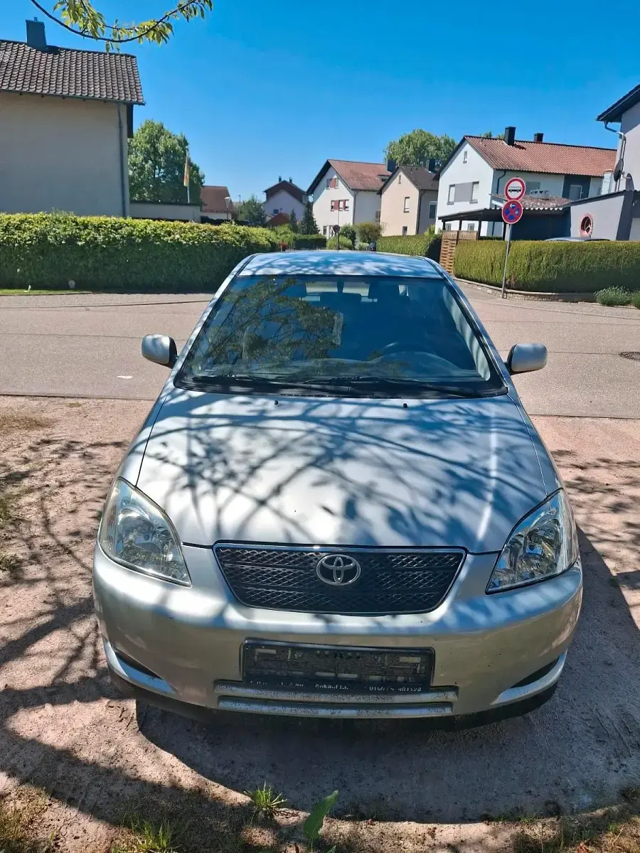Gebraucht Toyota Corolla 110 PS (80 kW) 2004 Silber Kleinwagen